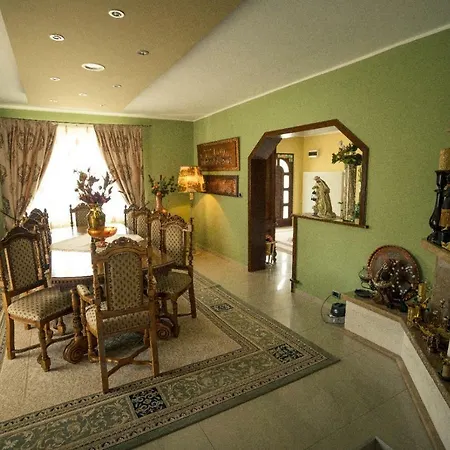 Casa Mona Homestay *